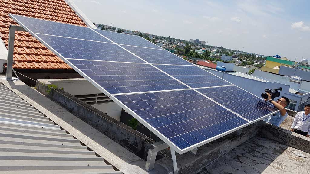 Điện mặt trời áp mái giải pháp tiết kiệm xu hướng tất yếu