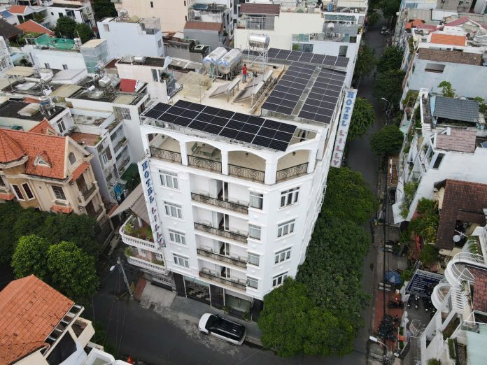 Điện năng lượng mặt trời cho khách sạn nhà hàng1 hay 3 pha